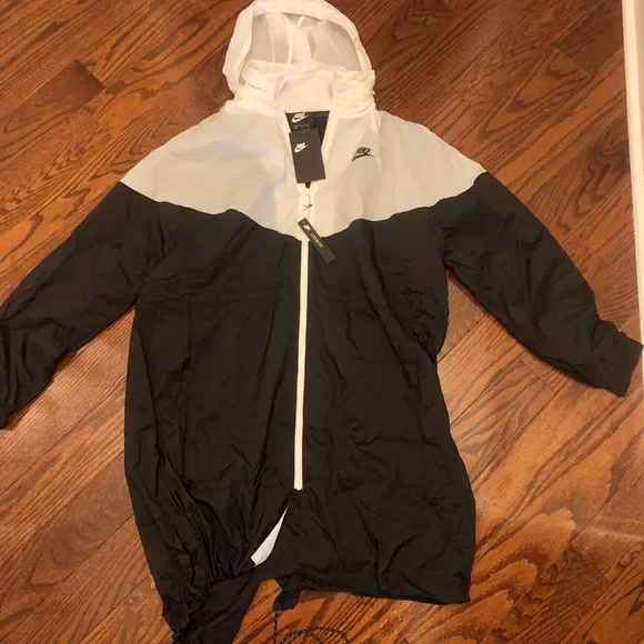 Nike Windrunner - Picture 3 of 8